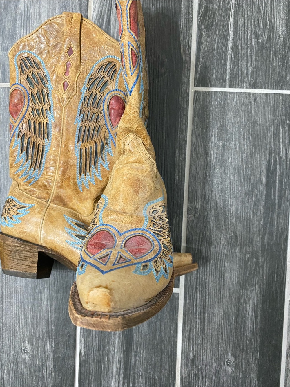 Corral Vintage Heart and Wing Boots 8M - Picture 5 of 10
